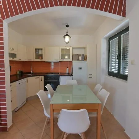 House Milica Vrsi