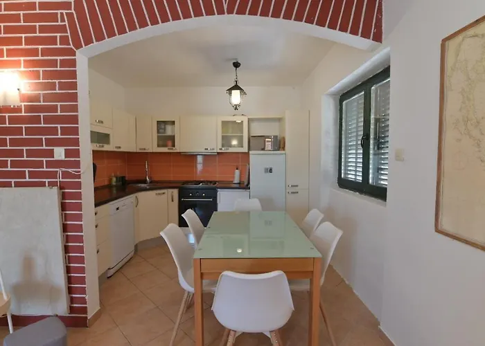 House Milica Врси